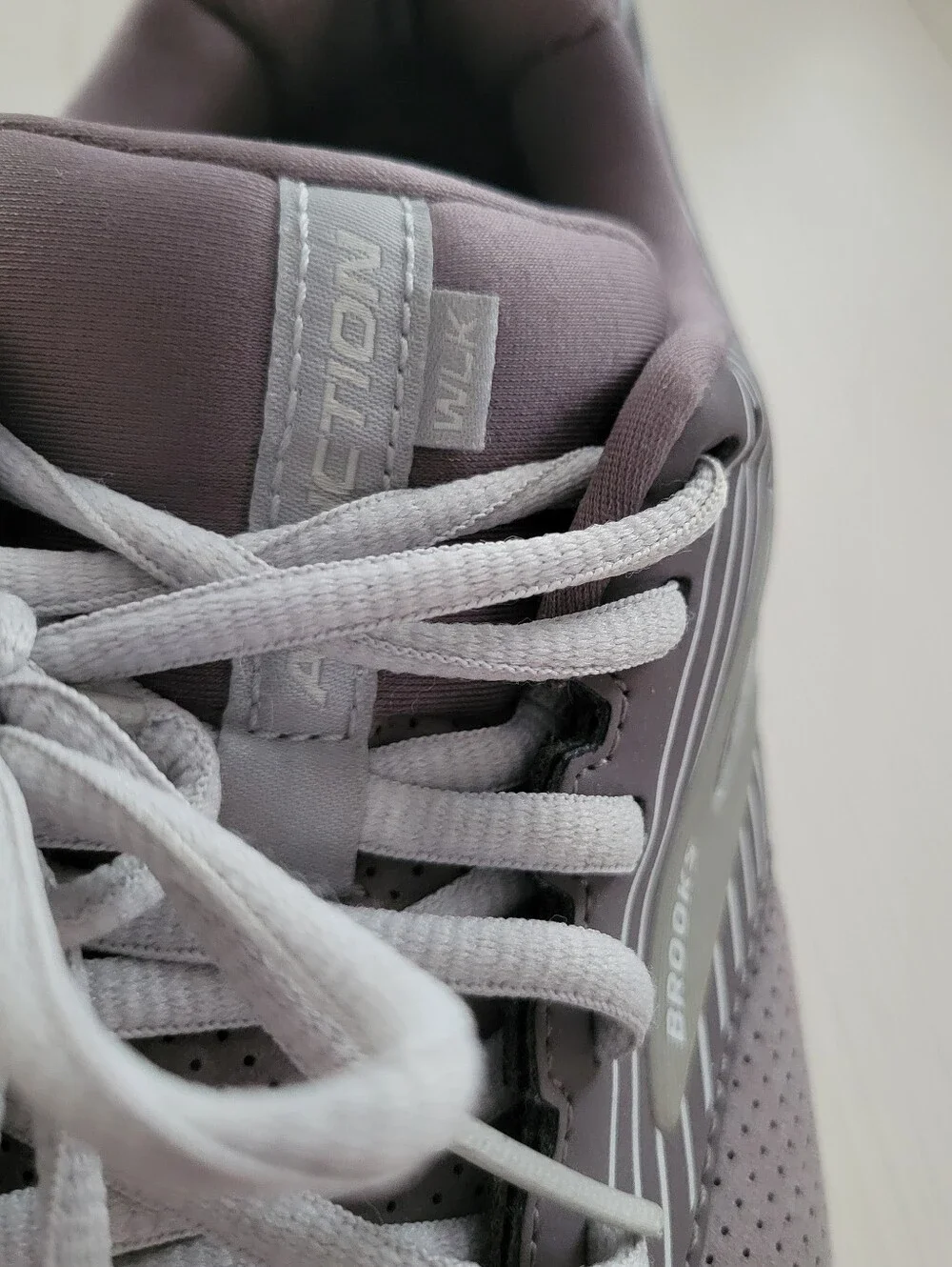 Brooks Addiction Walker Sneaker Women's 10.5B, Grey/Purple